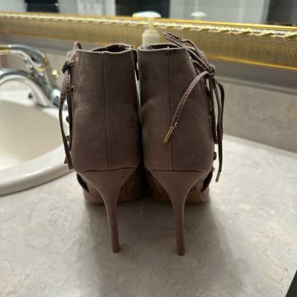 Open toe beige heels! So cute never worn! - Picture 5 of 5